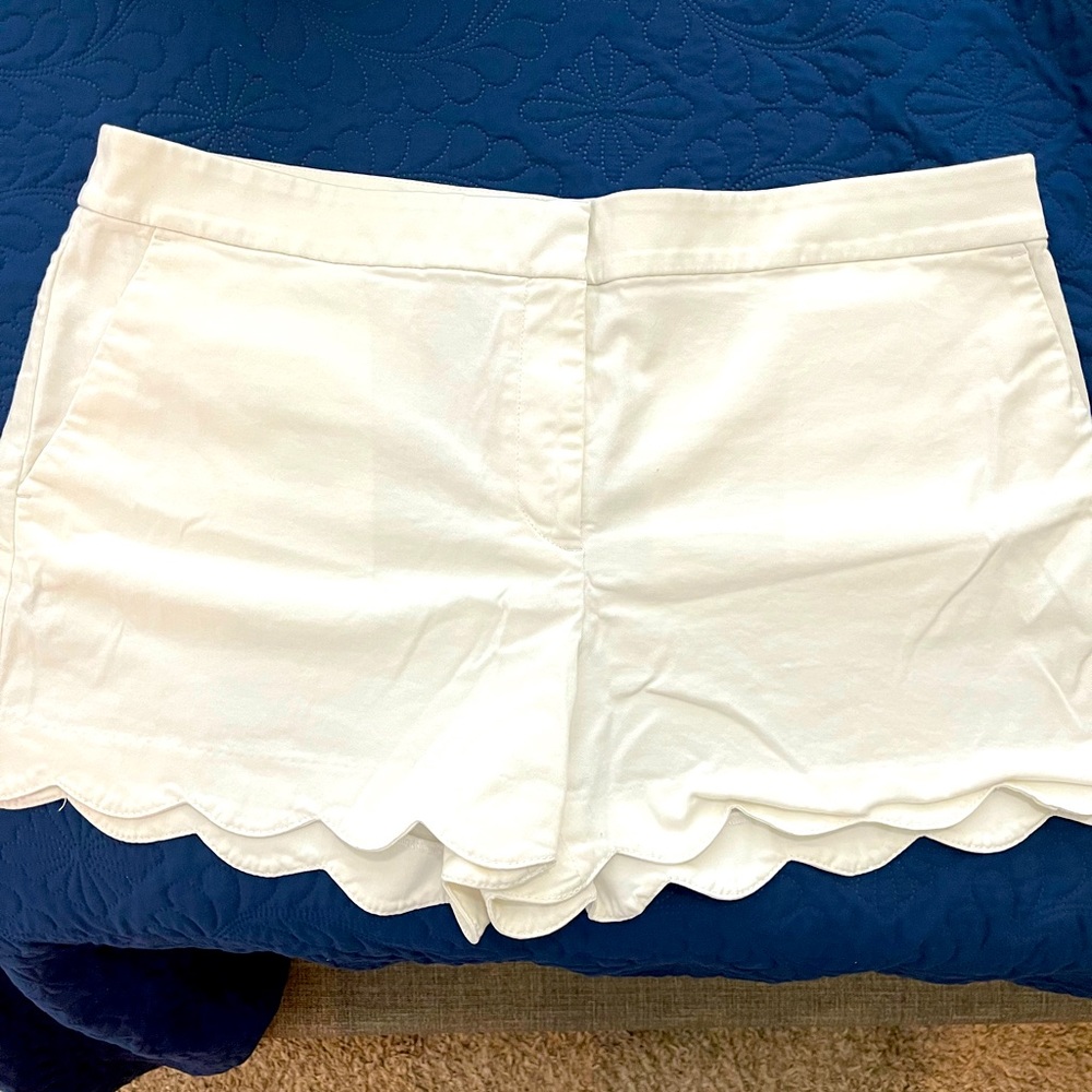 Women’s Riviera Scalloped white shorts from Loft size 14. EUC
